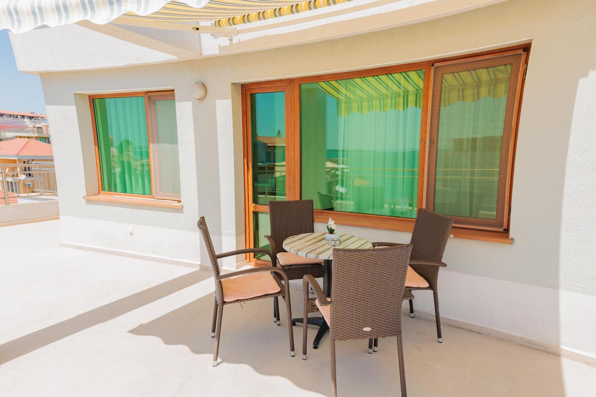 Black Sea Apartment *